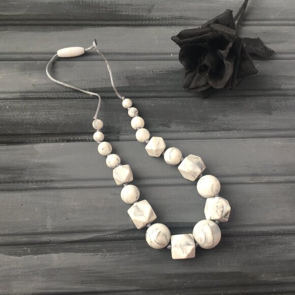 Grey + White Marbled Necklace - Picture 1 of 8